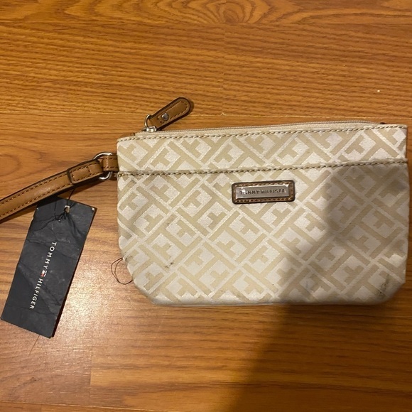 Tommy Hilfiger Wristlet (GA) - Picture 1 of 8